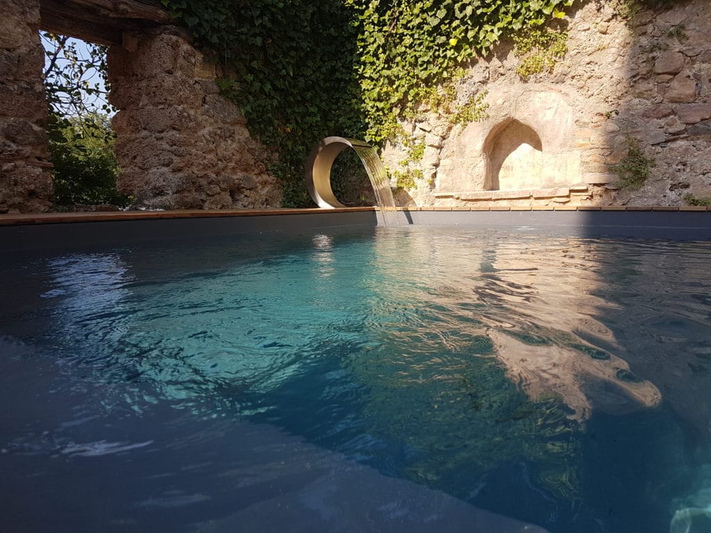 Piscine bois enterrée avec fontaine