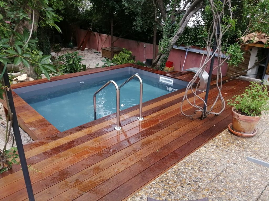 Piscine bois semi-enterrée