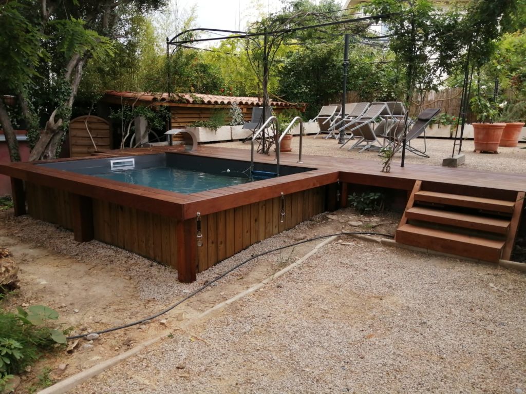 Piscine bois semi-enterrée