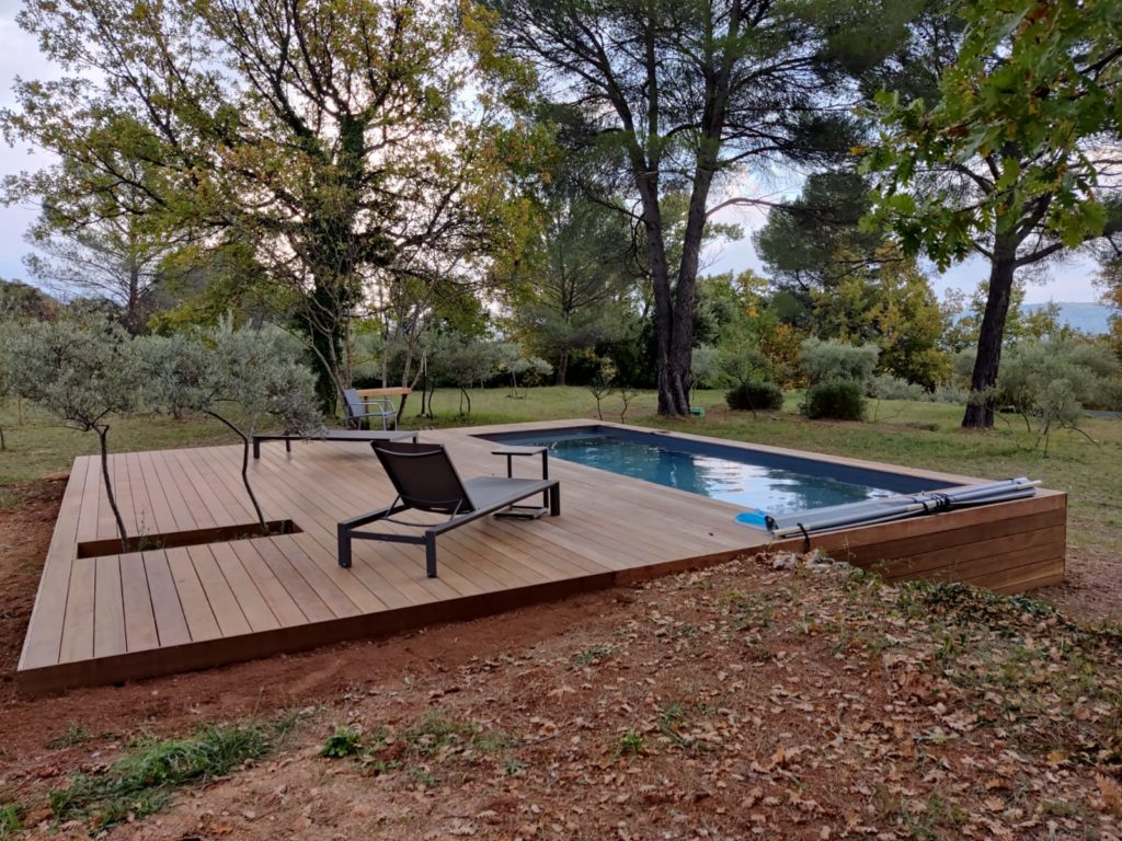 Piscine bois semi-enterrée en pleine nature