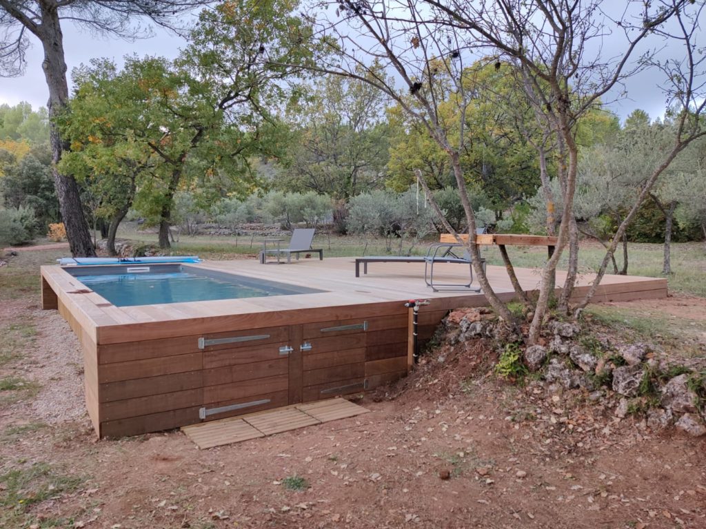 Piscine bois semi-enterrée en pleine nature