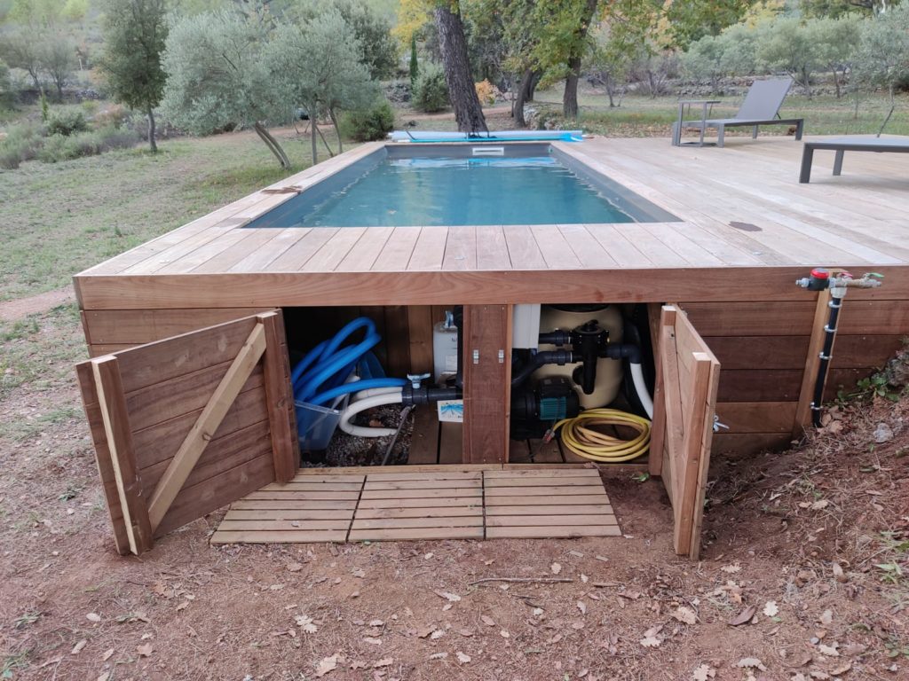 Piscine bois semi-enterrée en pleine nature