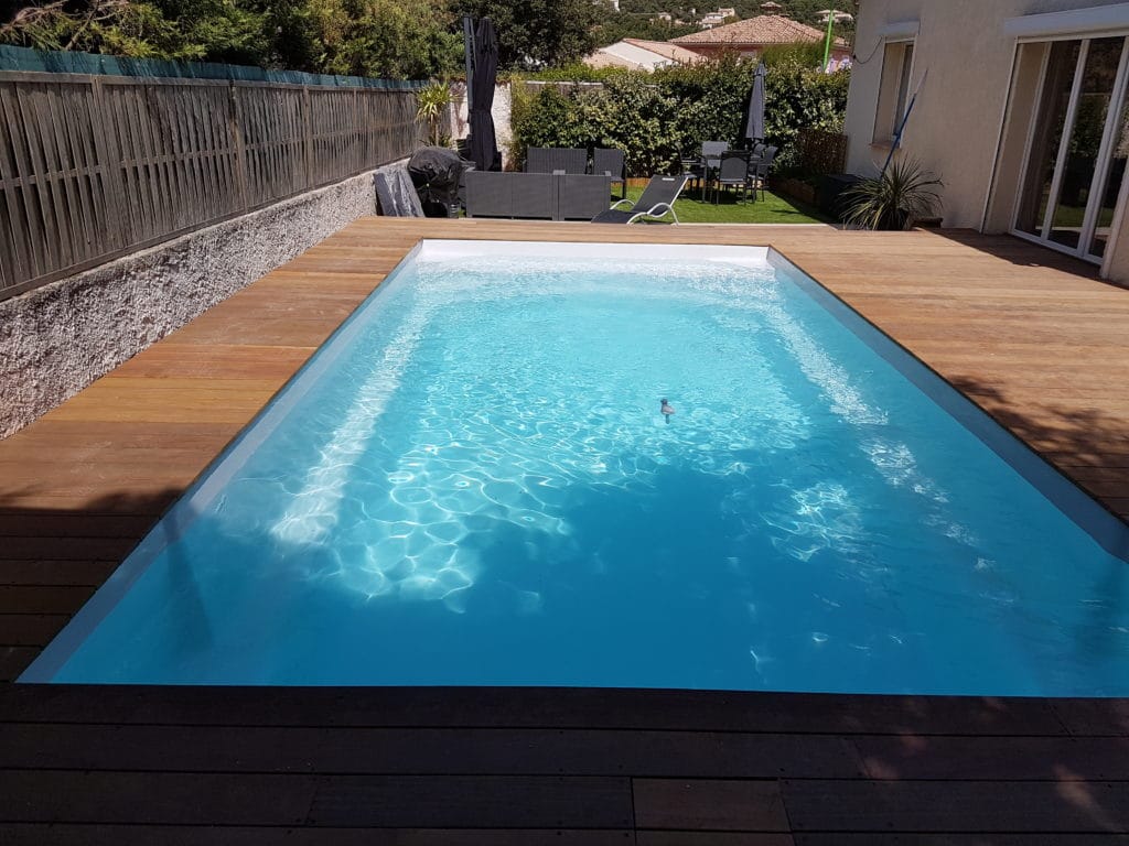 Piscine coque polyester