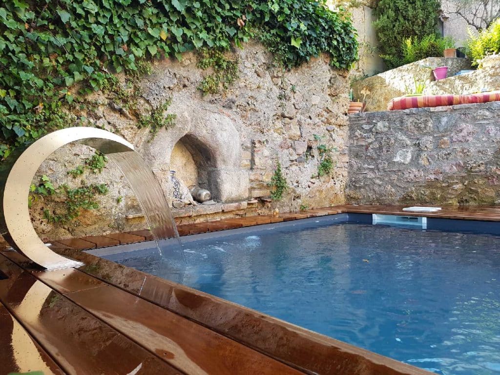 Piscine bois enterrée avec fontaine