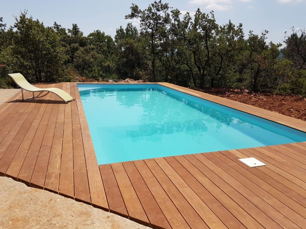 Piscine bois semi-enterrée grande dimension