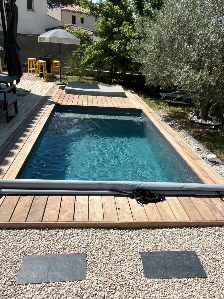Piscine en aluminium semi-enterrée de moins de 10m²