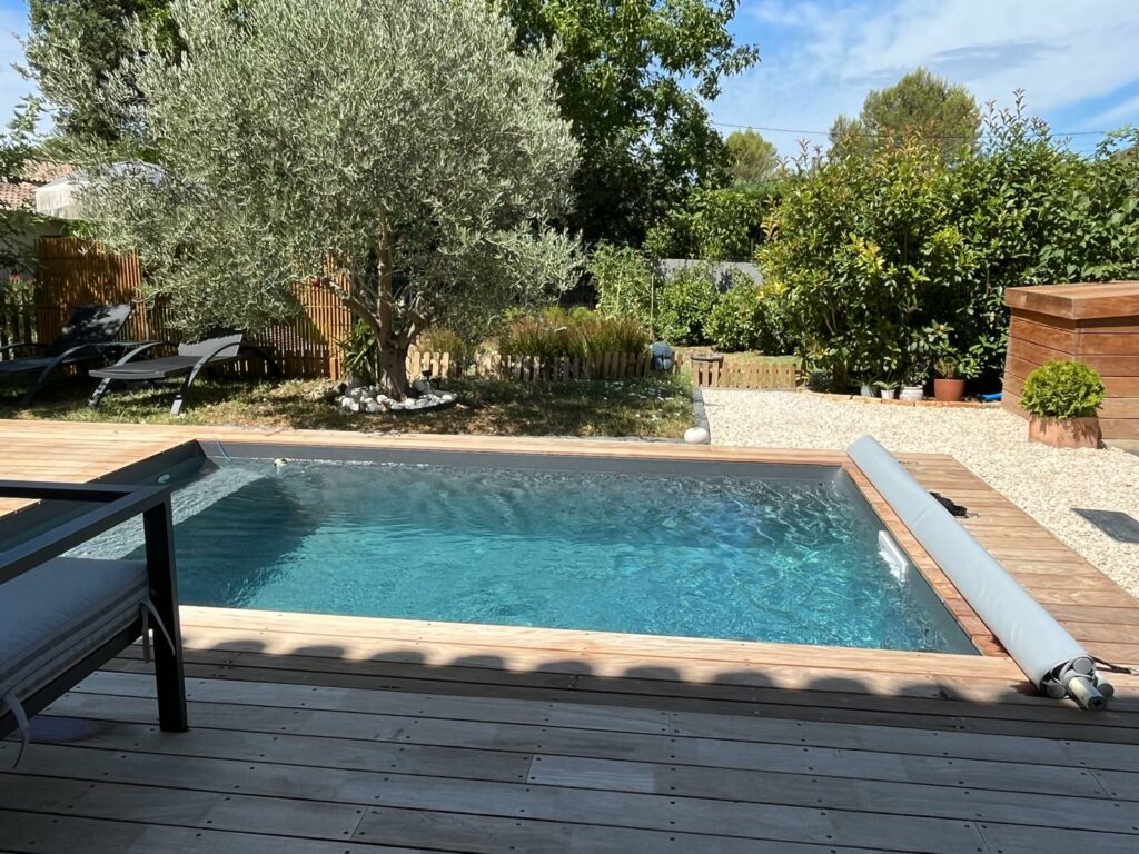 Piscine en aluminium semi-enterrée de moins de 10m²